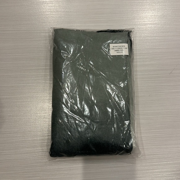 The Carly NWT Cushnie Grey Horizon Ombré Scarf. Lux oversized multi use,45 x 75. - Picture 7 of 9